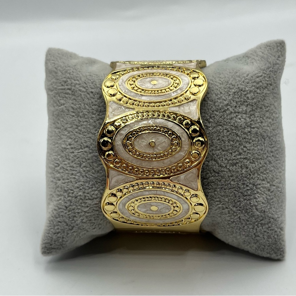 Chic Gold and Cream clamp Bracelet